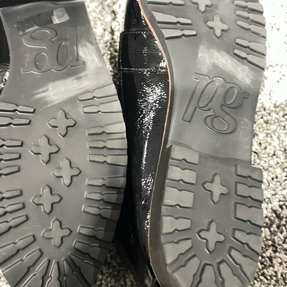 Paul Green patent leather loafers with a gold-tone buckle detail size US 9 - Picture 4 of 13